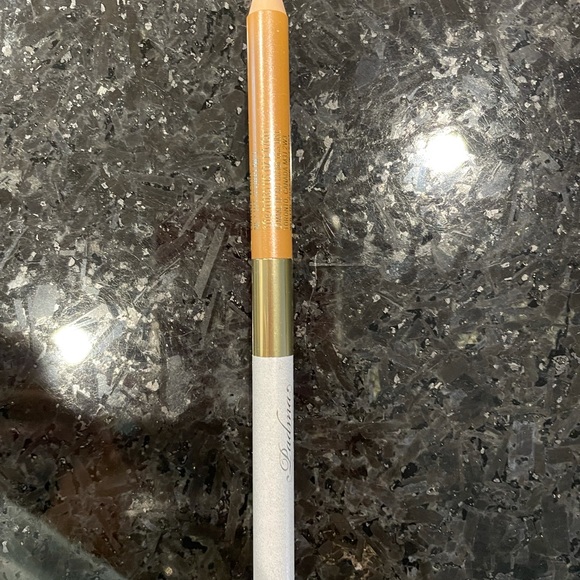 MAC cosmetics eye pencil - Picture 2 of 5